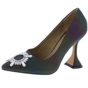 New iridescent pumps